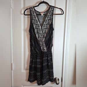 Mossimo Supply Co. Black and Gray Patterned Romper Size Small
